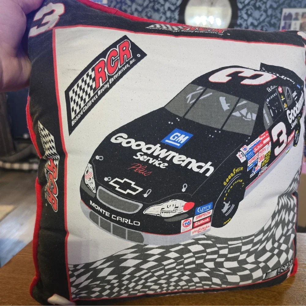 Dale Eanrhardt Sr.  Pillow‎